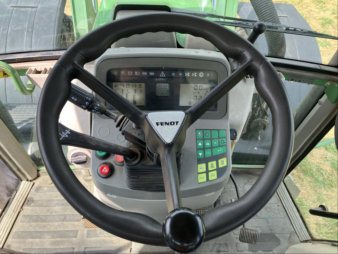 Traktor Fendt 712 COM1: das Bild 11