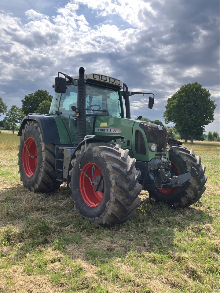 Fendt 718 Com3 Vario TMS - Traktor: das Bild 1 Fendt 718 Com3 Vario TMS - Traktor: das Bild 1