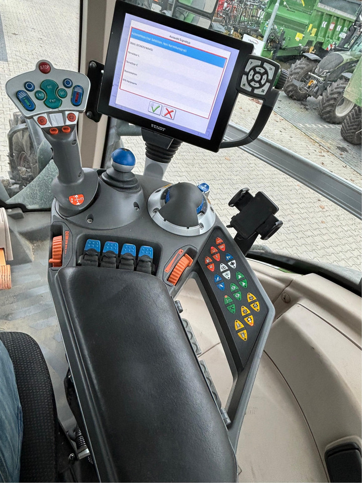 Fendt 828 Vario S4 Profi Plus - Traktor: das Bild 4 Fendt 828 Vario S4 Profi Plus - Traktor: das Bild 4