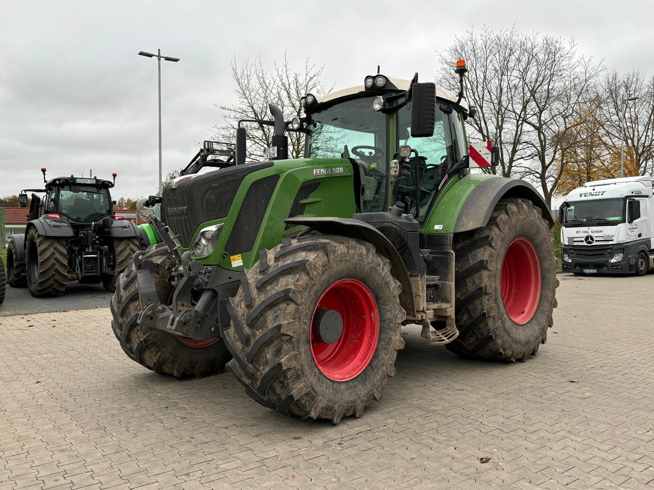 Fendt 828 Vario S4 Profi Plus - Traktor: das Bild 1 Fendt 828 Vario S4 Profi Plus - Traktor: das Bild 1