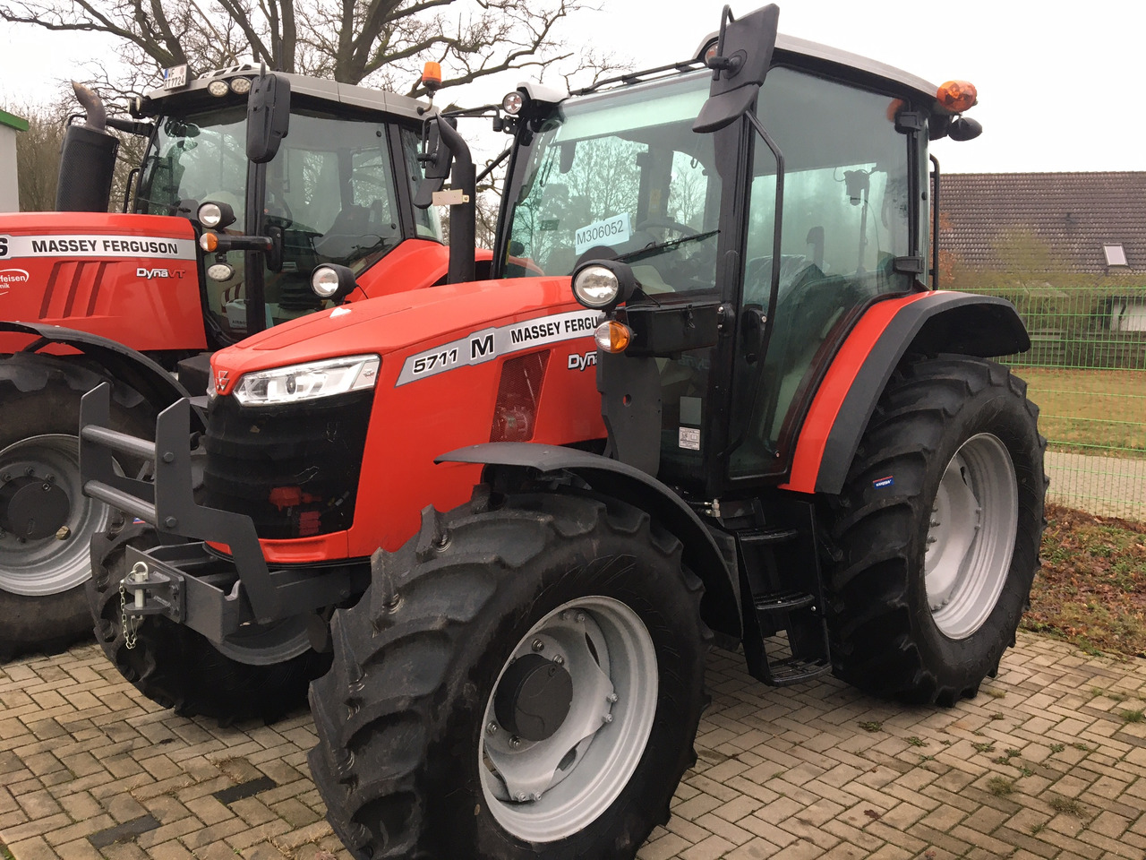 Traktor Massey Ferguson 5711 M Dyna-4 4WD Essent: das Bild 1