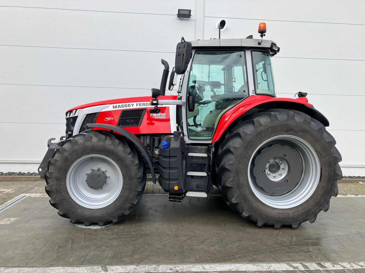 Massey Ferguson 7S.210 Dyna-VT EXCLUSIVE - Traktor: das Bild 1 Massey Ferguson 7S.210 Dyna-VT EXCLUSIVE - Traktor: das Bild 1