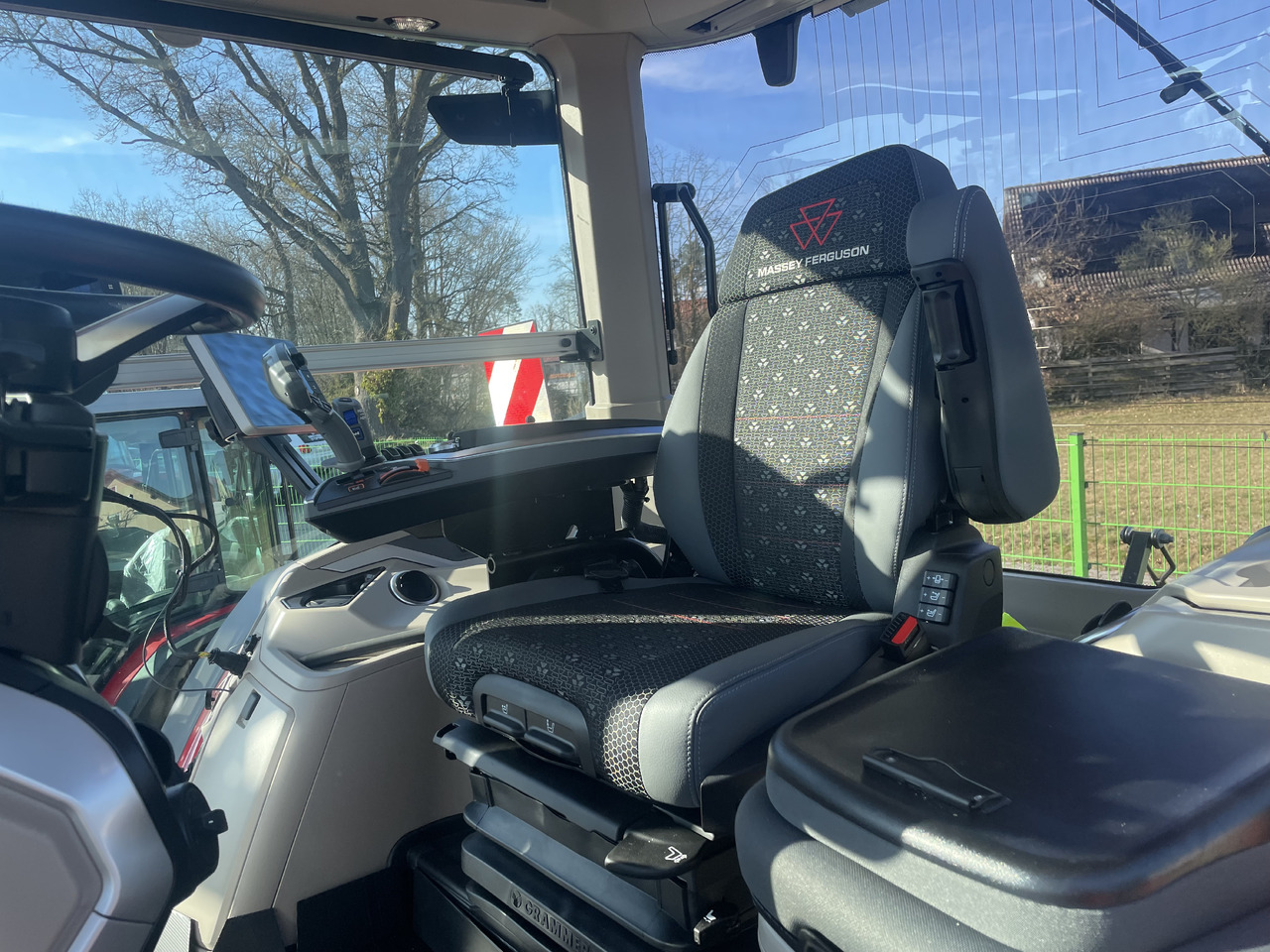 Massey Ferguson 8S.265 Dyna-VT EXCLUSIVE - Traktor: das Bild 5 Massey Ferguson 8S.265 Dyna-VT EXCLUSIVE - Traktor: das Bild 5
