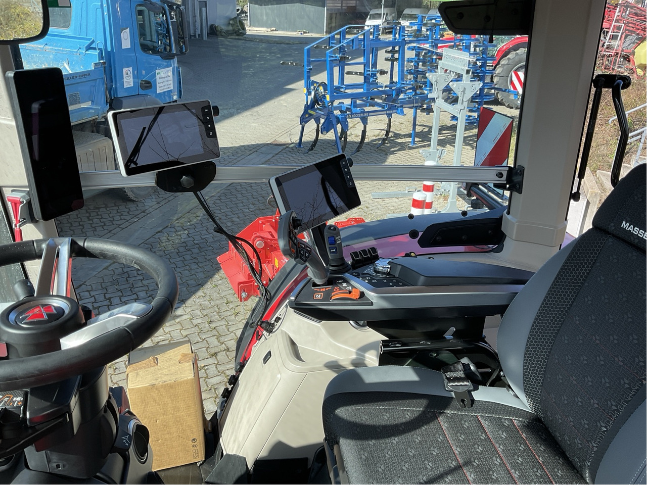 Massey Ferguson 8S.305 Dyna-VT EXCLUSIVE - Traktor: das Bild 2 Massey Ferguson 8S.305 Dyna-VT EXCLUSIVE - Traktor: das Bild 2