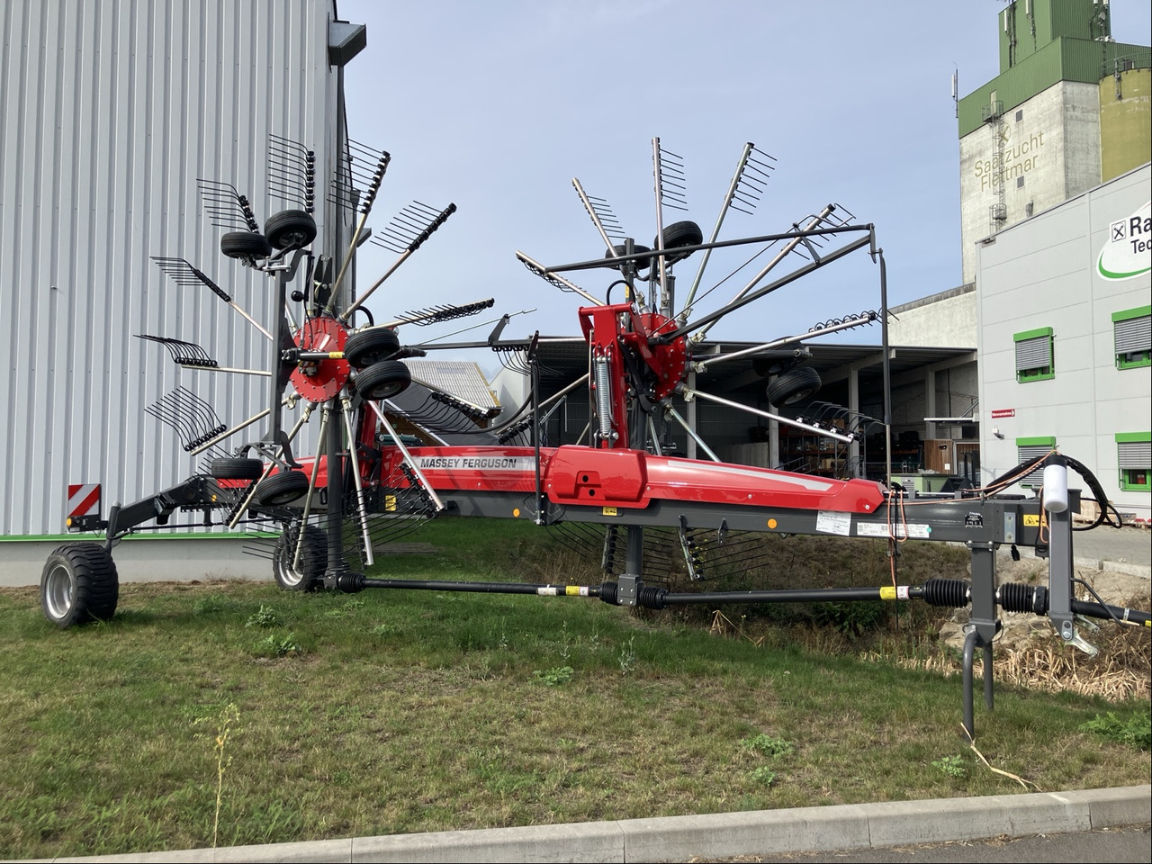 Massey Ferguson RK 842 SD-TRC - Heuwender/ Wenderechen: das Bild 1 Massey Ferguson RK 842 SD-TRC - Heuwender/ Wenderechen: das Bild 1