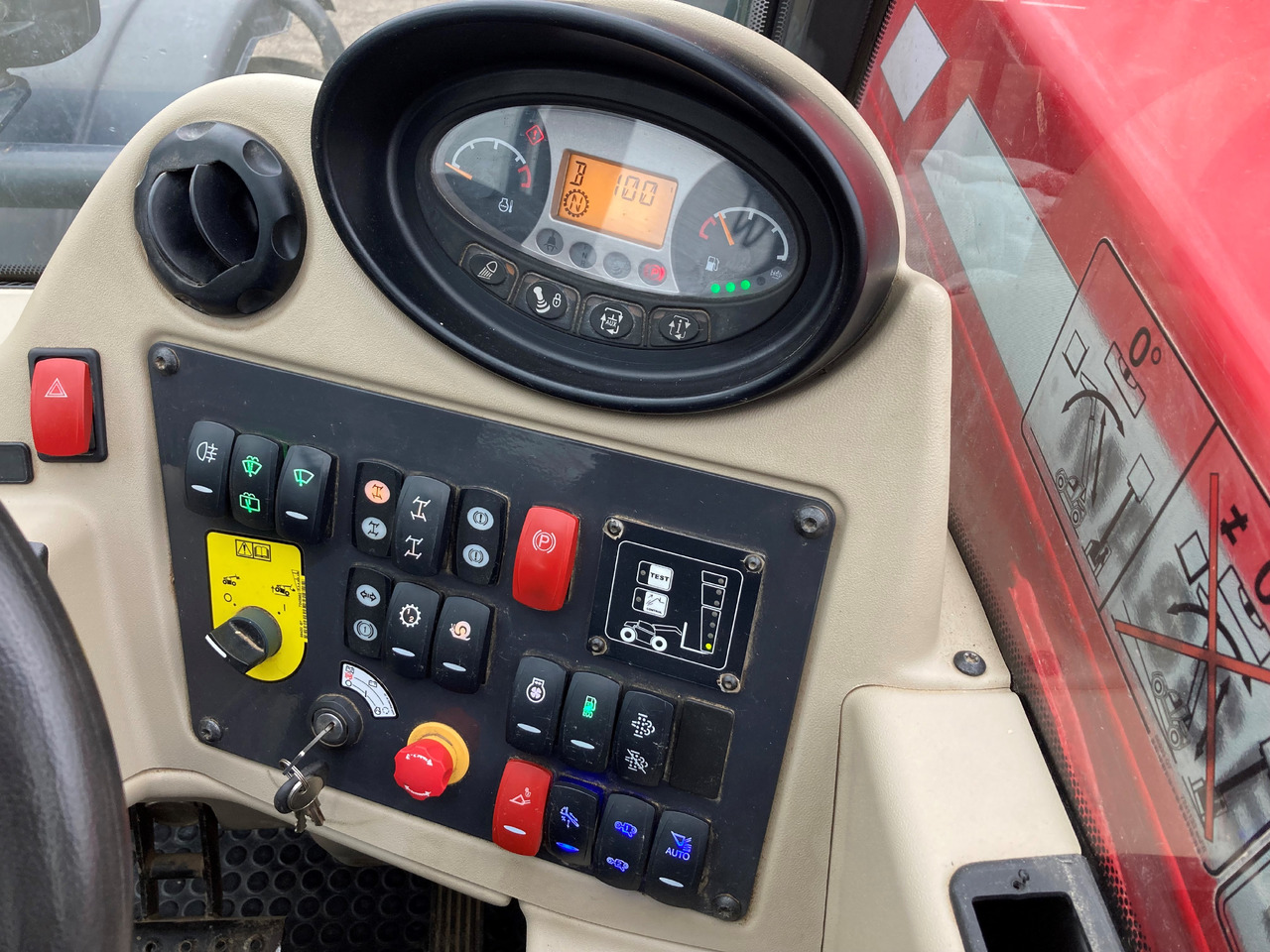 Massey Ferguson Telekoplader TH 7038 - Teleskoplader: das Bild 2 Massey Ferguson Telekoplader TH 7038 - Teleskoplader: das Bild 2
