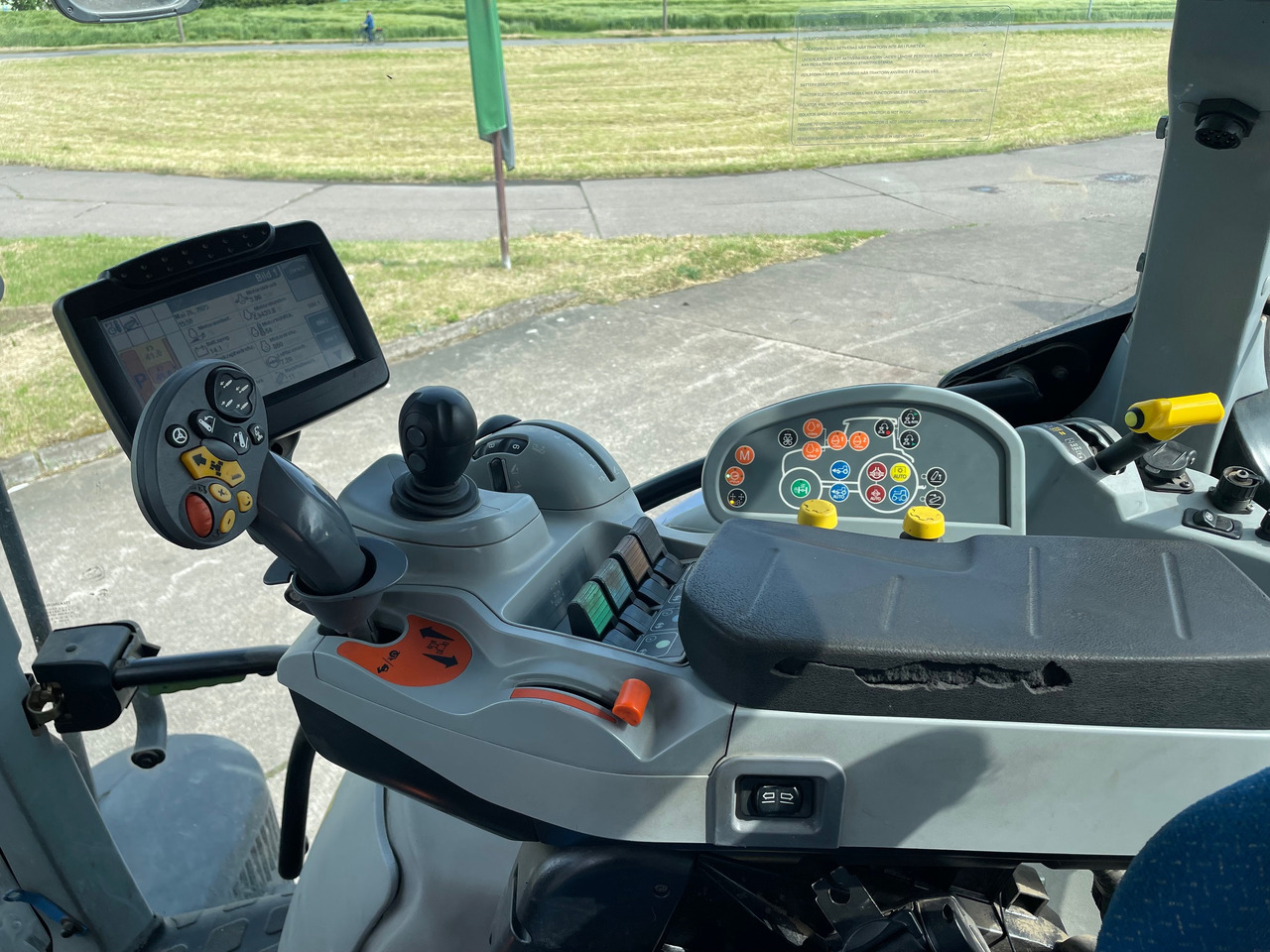 New Holland T7.210 Autocommand - Traktor: das Bild 3 New Holland T7.210 Autocommand - Traktor: das Bild 3