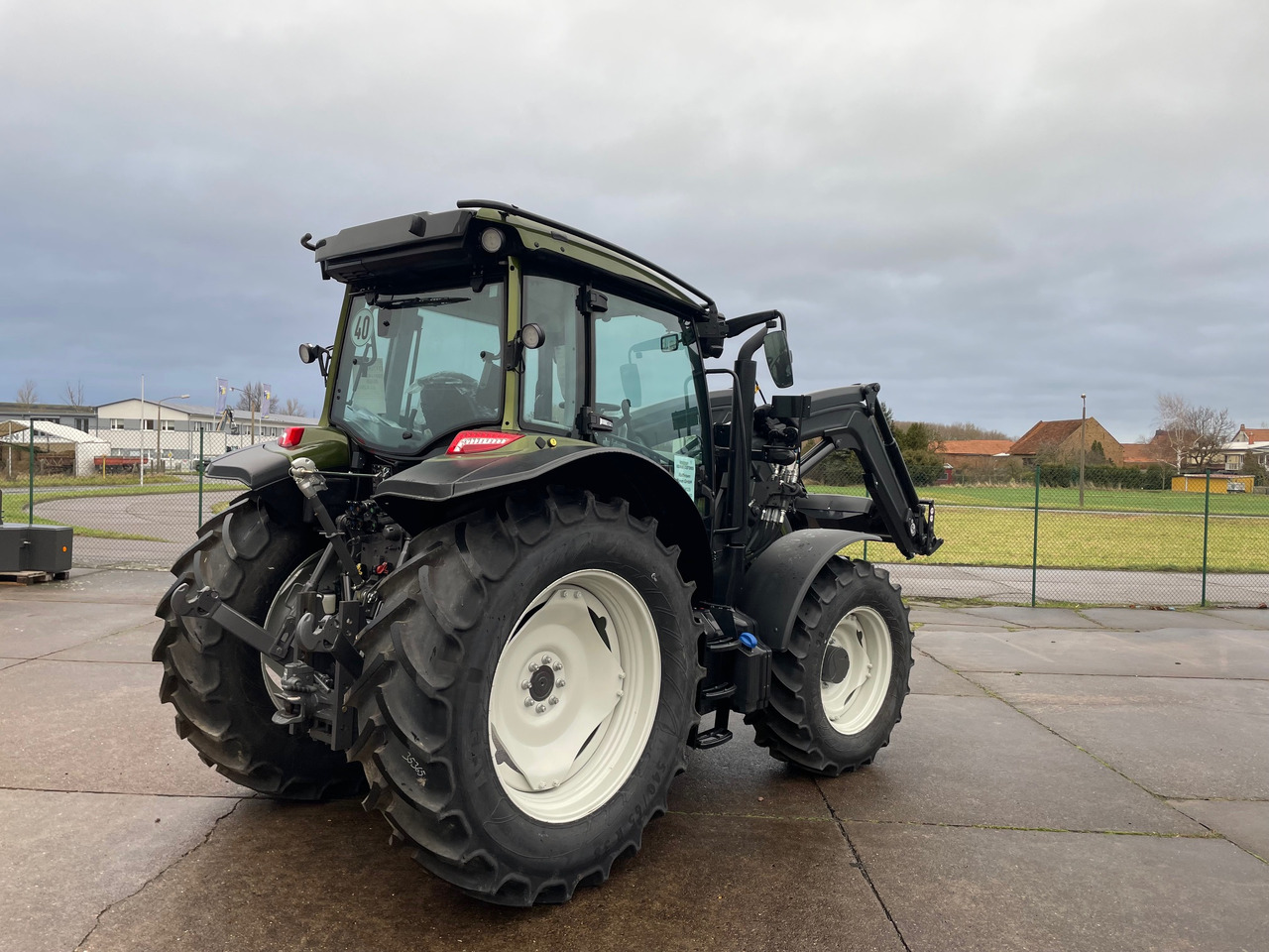 Valtra A105MH4 2B0 - Traktor: das Bild 5 Valtra A105MH4 2B0 - Traktor: das Bild 5