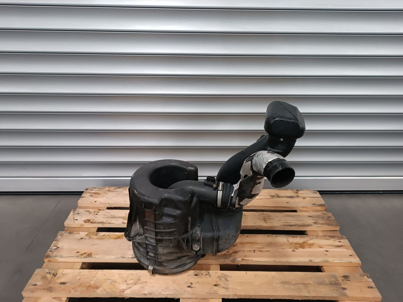 Nissan CABSTAR - Luftansaugsystem für LKW: das Bild 1 Nissan CABSTAR - Luftansaugsystem für LKW: das Bild 1