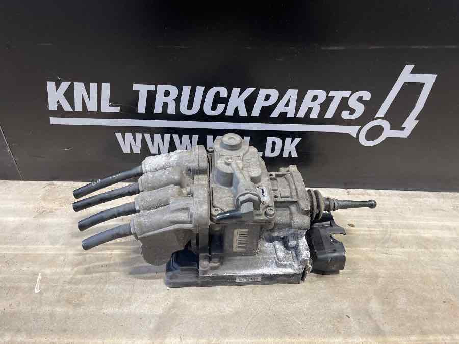 MAN FOOT BREAKE VALVE 81.52130-6305 - Bremsventil für LKW: das Bild 1 MAN FOOT BREAKE VALVE 81.52130-6305 - Bremsventil für LKW: das Bild 1