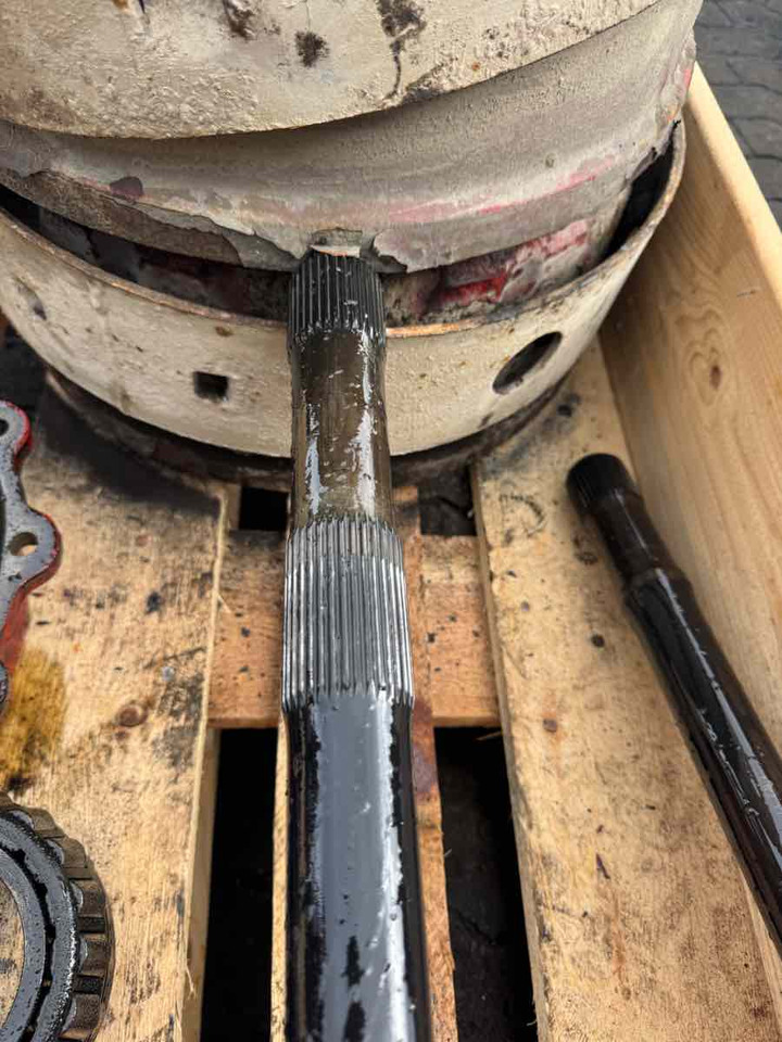 MAN HALF SHAFT 81.35502-0099 - Antriebswelle für LKW: das Bild 1 MAN HALF SHAFT 81.35502-0099 - Antriebswelle für LKW: das Bild 1