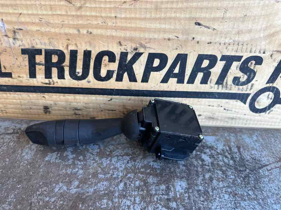 RENAULT LEVER SWITCH 7422007399 - Fahrerhaus und Interieur für LKW: das Bild 2 RENAULT LEVER SWITCH 7422007399 - Fahrerhaus und Interieur für LKW: das Bild 2