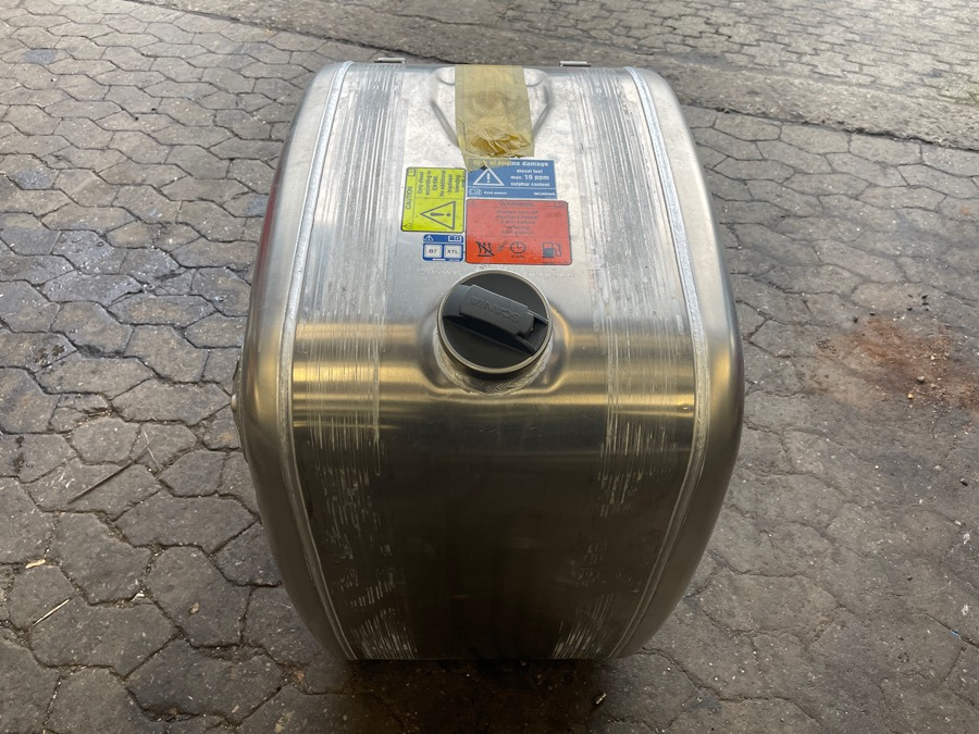 SCANIA FUEL TANK 2710455 - Kraftstoffaufbereitung/ Kraftstoffförderung für LKW: das Bild 1 SCANIA FUEL TANK 2710455 - Kraftstoffaufbereitung/ Kraftstoffförderung für LKW: das Bild 1