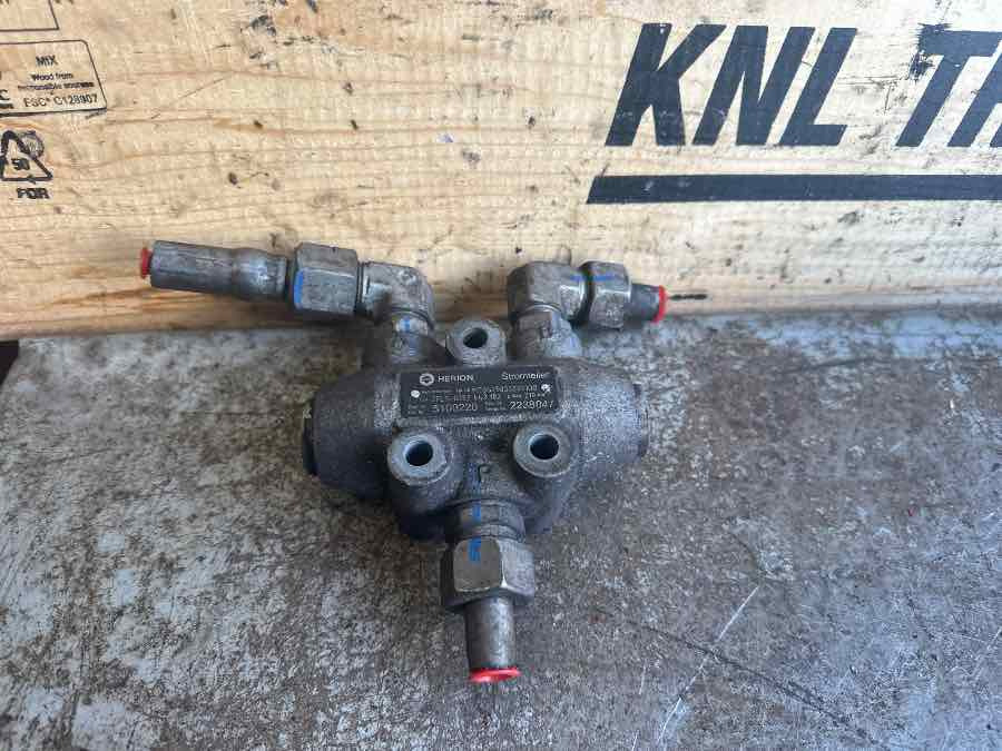 VOLVO STEERING VALVE 20757513 - Bremsventil für LKW: das Bild 2 VOLVO STEERING VALVE 20757513 - Bremsventil für LKW: das Bild 2