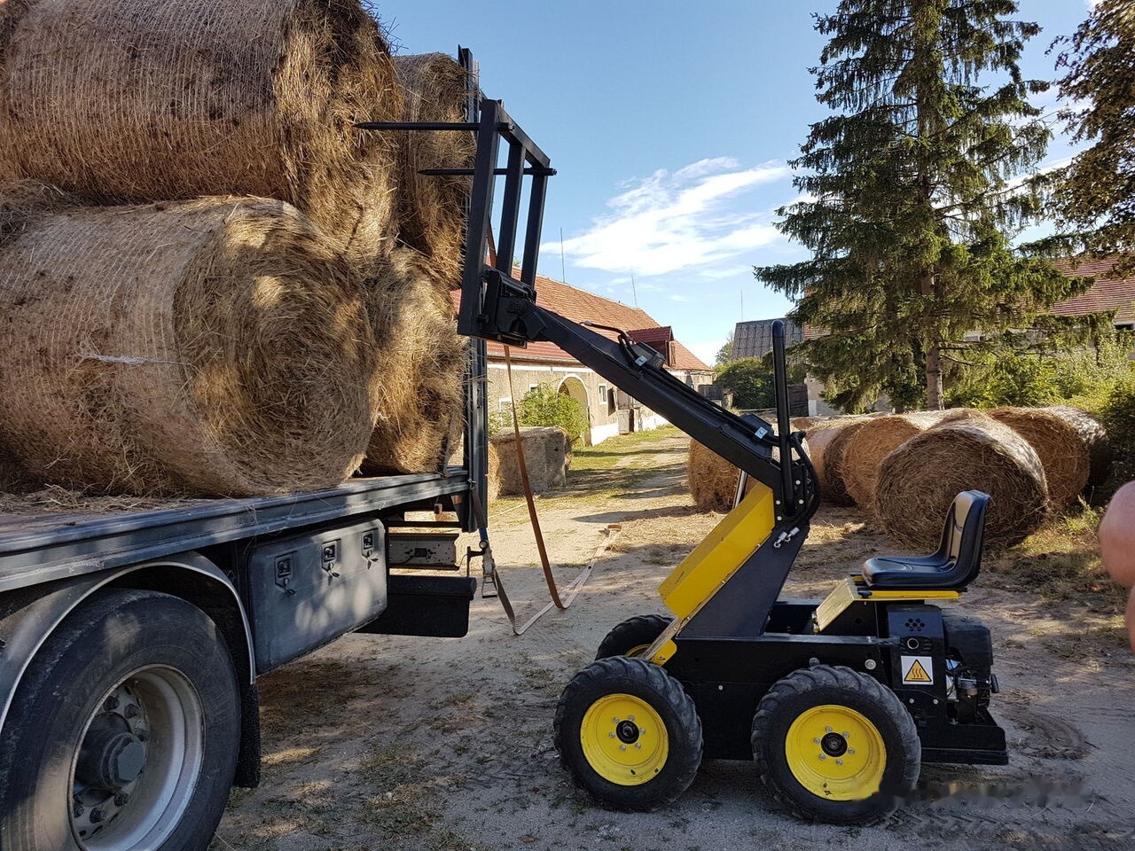 Tur Poland Miniradlader Miniloader Mini hoflader TUR N 520 Briggs&Stratton - Kompaktlader: das Bild 1 Tur Poland Miniradlader Miniloader Mini hoflader TUR N 520 Briggs&Stratton - Kompaktlader: das Bild 1