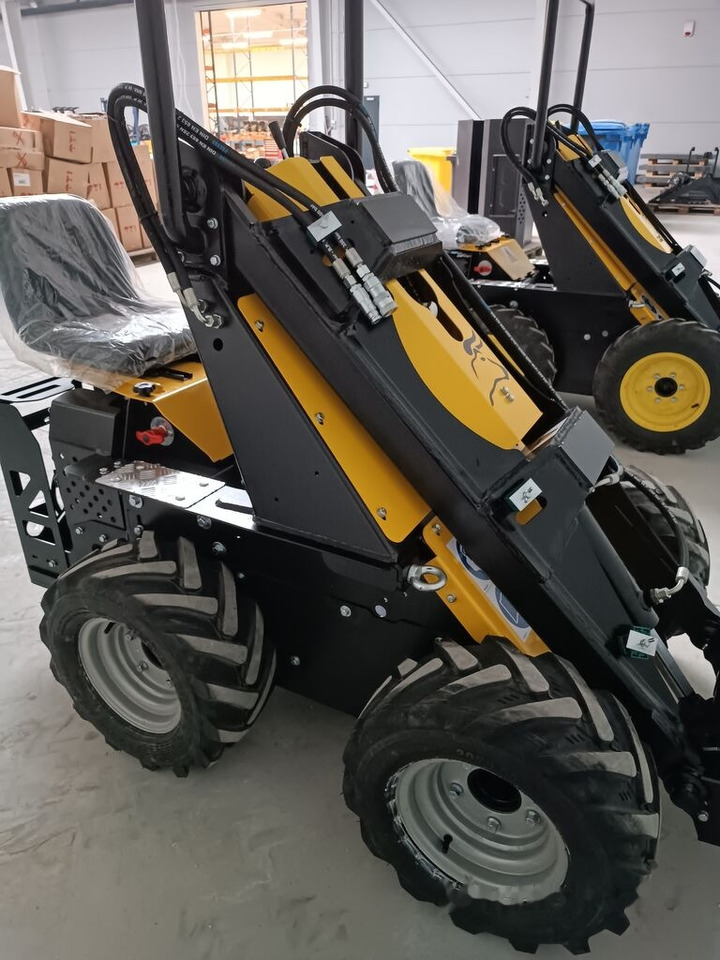 Tur Poland Radlader Mini loader Mini Hoflader N 520 - Kompaktlader: das Bild 3 Tur Poland Radlader Mini loader Mini Hoflader N 520 - Kompaktlader: das Bild 3