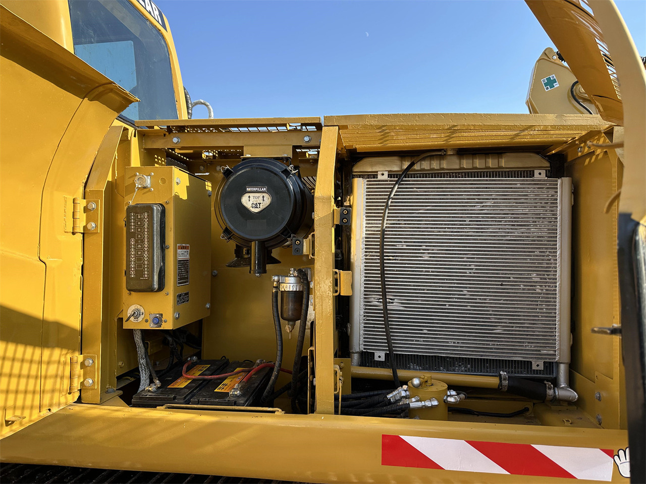 CATERPILLAR 320C - Kettenbagger: das Bild 5 CATERPILLAR 320C - Kettenbagger: das Bild 5