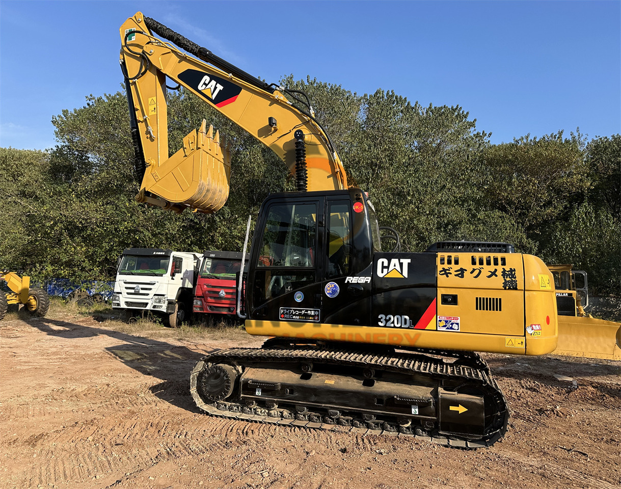 Kettenbagger CATERPILLAR 320D: das Bild 1