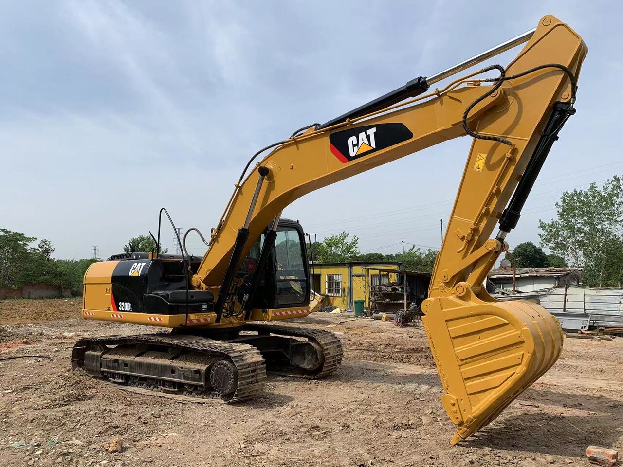 CATERPILLAR 320DL - Kettenbagger: das Bild 4 CATERPILLAR 320DL - Kettenbagger: das Bild 4
