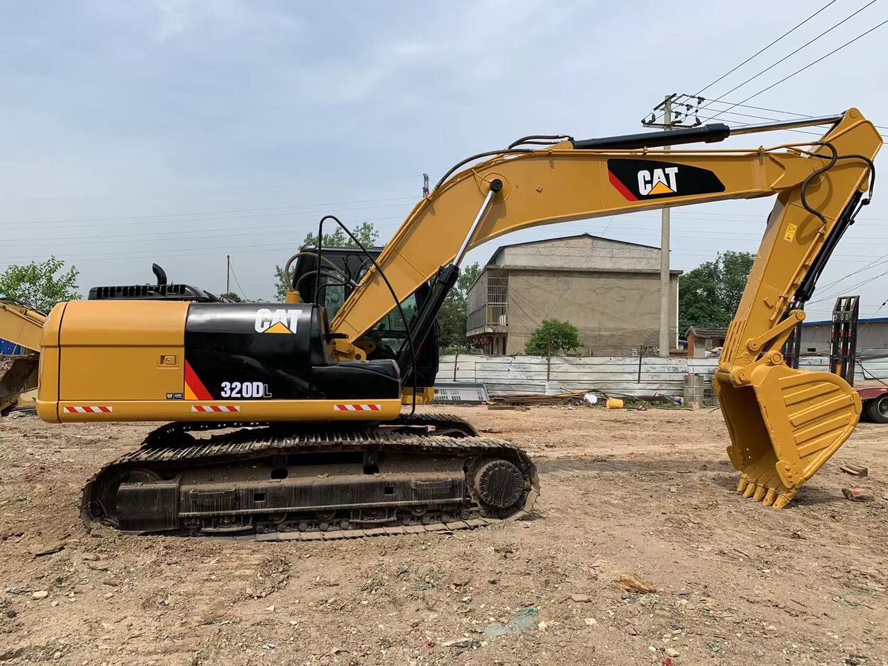 CATERPILLAR 320DL - Kettenbagger: das Bild 1 CATERPILLAR 320DL - Kettenbagger: das Bild 1