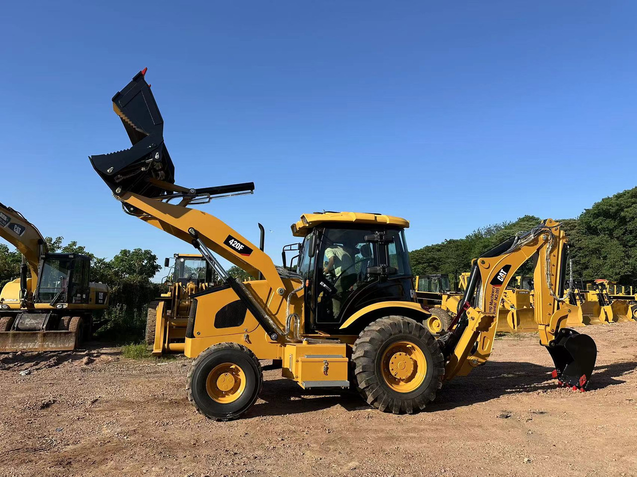 CATERPILLAR 420F2 - Baggerlader: das Bild 1 CATERPILLAR 420F2 - Baggerlader: das Bild 1