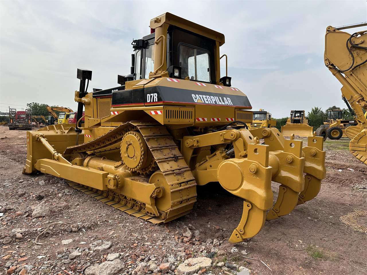 CATERPILLAR D7R - Bulldozer: das Bild 1 CATERPILLAR D7R - Bulldozer: das Bild 1