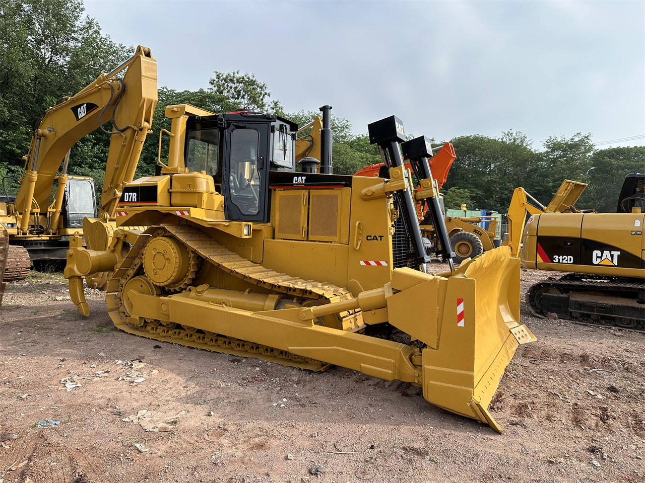 CATERPILLAR D7R - Bulldozer: das Bild 1 CATERPILLAR D7R - Bulldozer: das Bild 1
