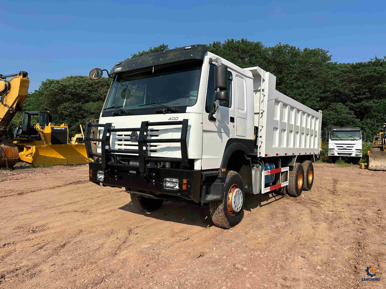 HOWO 400 With Bumper - Kipper: das Bild 1 HOWO 400 With Bumper - Kipper: das Bild 1