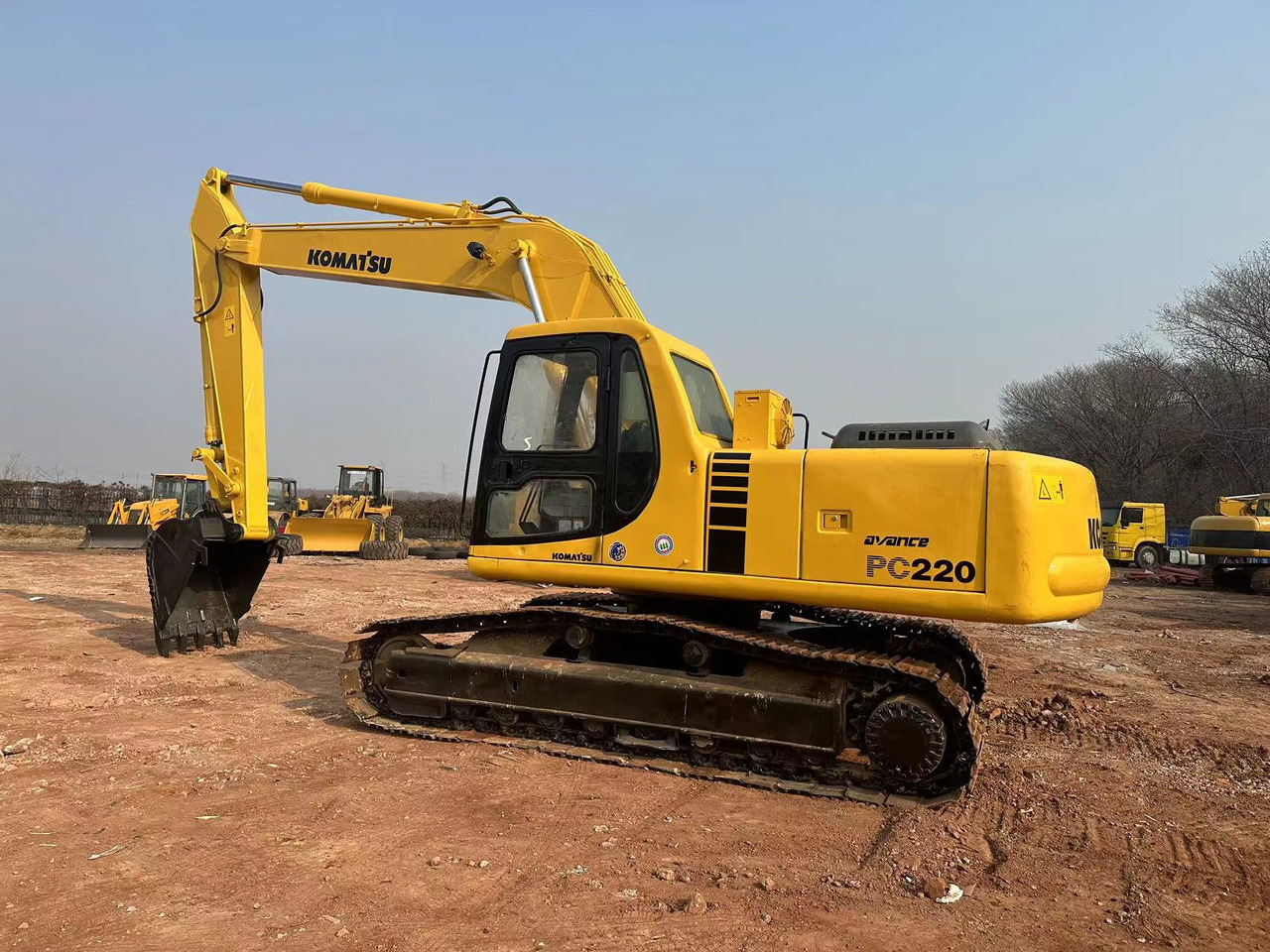 KOMATSU PC220-6 - Kettenbagger: das Bild 4 KOMATSU PC220-6 - Kettenbagger: das Bild 4