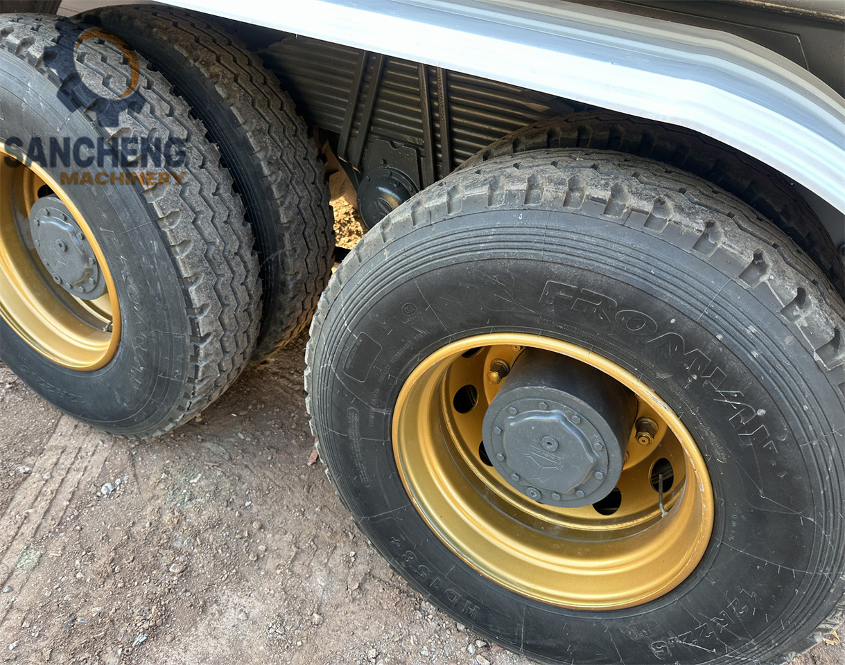 SINOTRUK HOWO 371 6x4 Water Tanker Truck - Tankwagen: das Bild 5 SINOTRUK HOWO 371 6x4 Water Tanker Truck - Tankwagen: das Bild 5