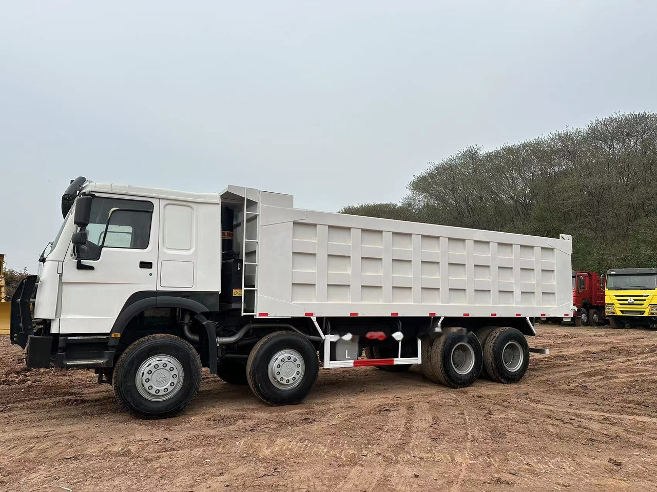 SINOTRUK HOWO 371 with Bumper - Kipper: das Bild 5 SINOTRUK HOWO 371 with Bumper - Kipper: das Bild 5