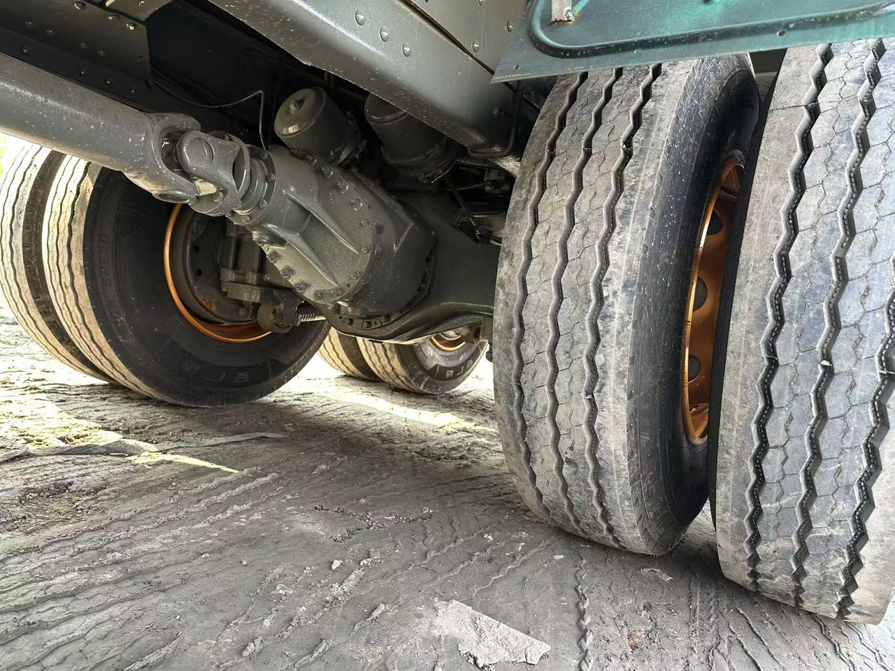 SINOTRUK HOWO 420hp 8x4 fence truck - Pritsche LKW: das Bild 5 SINOTRUK HOWO 420hp 8x4 fence truck - Pritsche LKW: das Bild 5