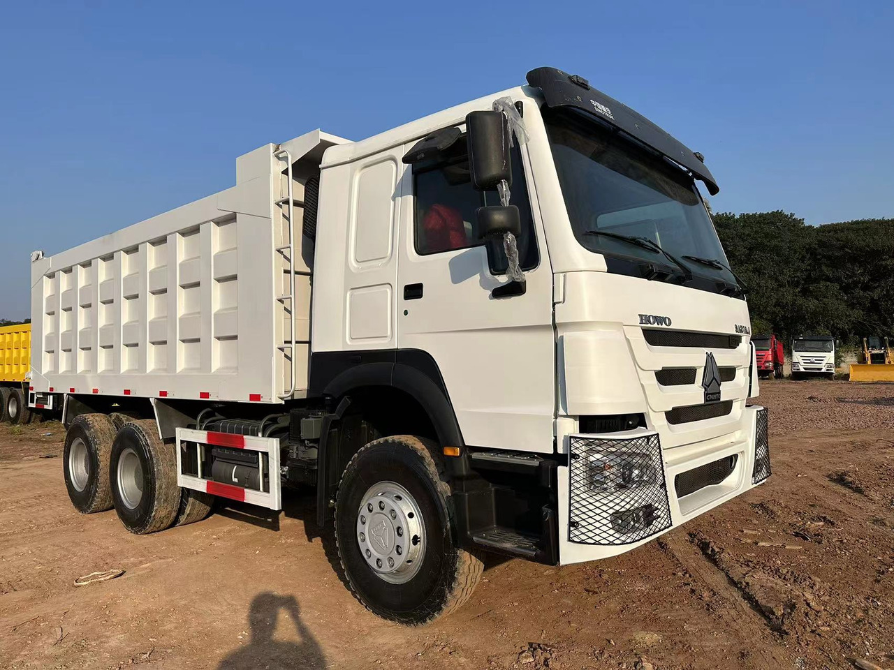 SINOTRUK HOWO HOWO 371 6x4 - Kipper: das Bild 2 SINOTRUK HOWO HOWO 371 6x4 - Kipper: das Bild 2