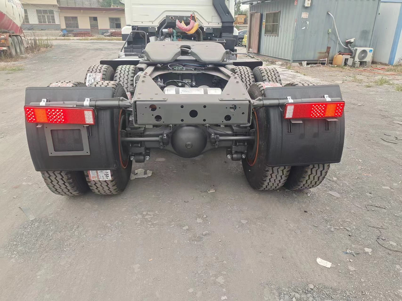 SINOTRUK HOWO 371hp 6X4 Tractor unit - Sattelzugmaschine: das Bild 5 SINOTRUK HOWO 371hp 6X4 Tractor unit - Sattelzugmaschine: das Bild 5