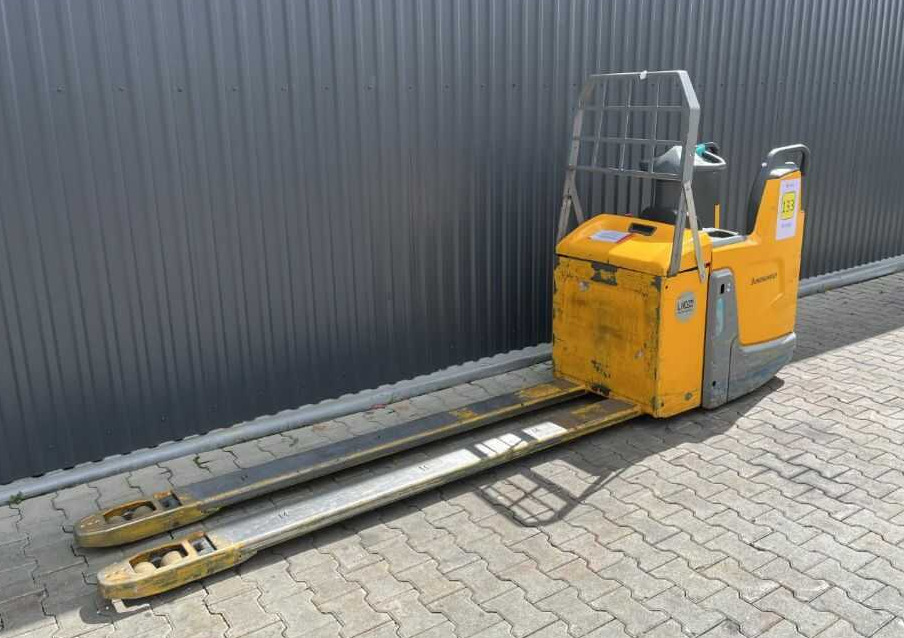 Jungheinrich ERE225 - Niederhubwagen: das Bild 1 Jungheinrich ERE225 - Niederhubwagen: das Bild 1