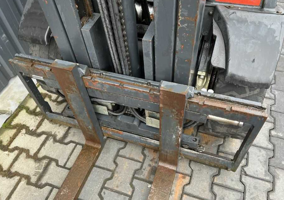 Linde H30T-01 - Treibgasstapler: das Bild 2 Linde H30T-01 - Treibgasstapler: das Bild 2
