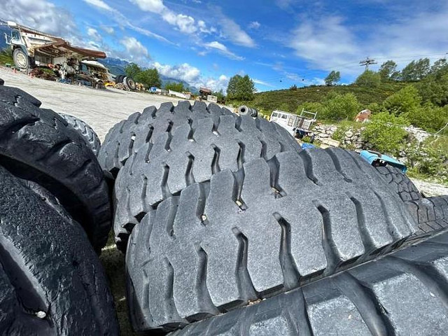 Bridgestone 30.00R51 - Felgen und Reifen: das Bild 2 Bridgestone 30.00R51 - Felgen und Reifen: das Bild 2