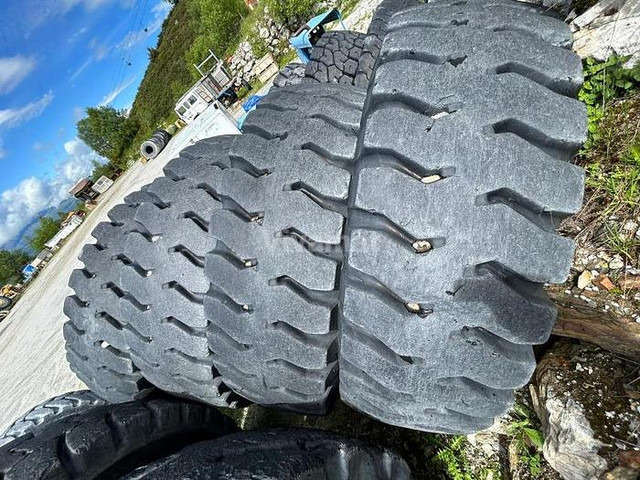 Bridgestone 30.00R51 - Felgen und Reifen: das Bild 1 Bridgestone 30.00R51 - Felgen und Reifen: das Bild 1