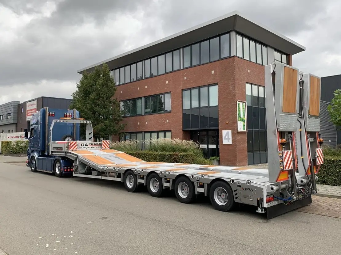4 AXLE GERMANO TYPE LOWLOADER VEGA TRAILER - Tieflader Auflieger: das Bild 2 4 AXLE GERMANO TYPE LOWLOADER VEGA TRAILER - Tieflader Auflieger: das Bild 2