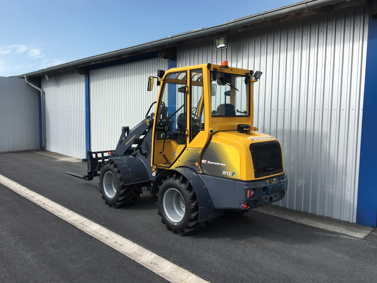 EUROTRAC W12 CMF - Hoflader: das Bild 4 EUROTRAC W12 CMF - Hoflader: das Bild 4