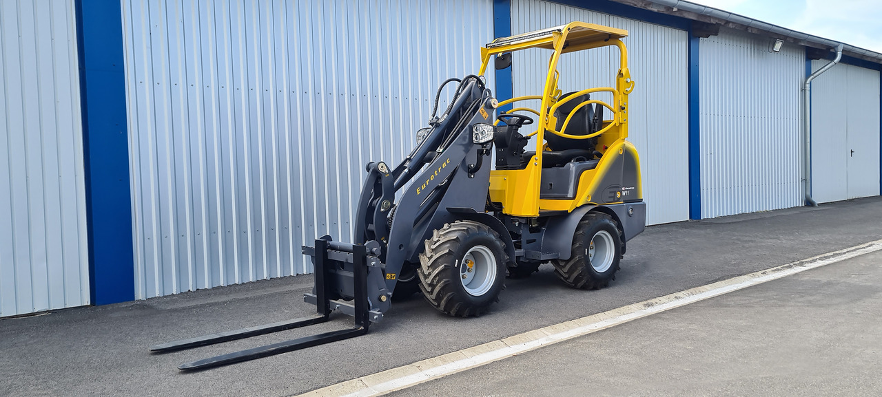 Eurotrac W11 Radlader Hoflader - Hoflader: das Bild 1 Eurotrac W11 Radlader Hoflader - Hoflader: das Bild 1