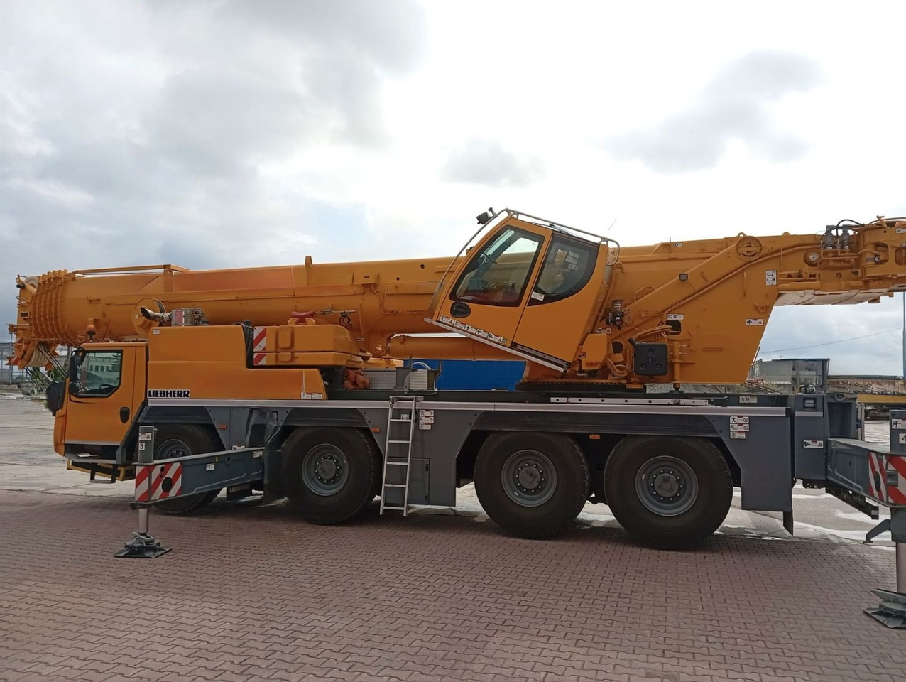 Liebherr LTM 1120-4.1 - Turmkran: das Bild 1 Liebherr LTM 1120-4.1 - Turmkran: das Bild 1