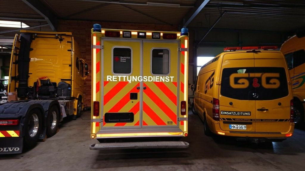 Mercedes-Benz Sprinter 516 CDI 4x4 WAS Koffer // Garantie // - Krankenwagen: das Bild 1 Mercedes-Benz Sprinter 516 CDI 4x4 WAS Koffer // Garantie // - Krankenwagen: das Bild 1