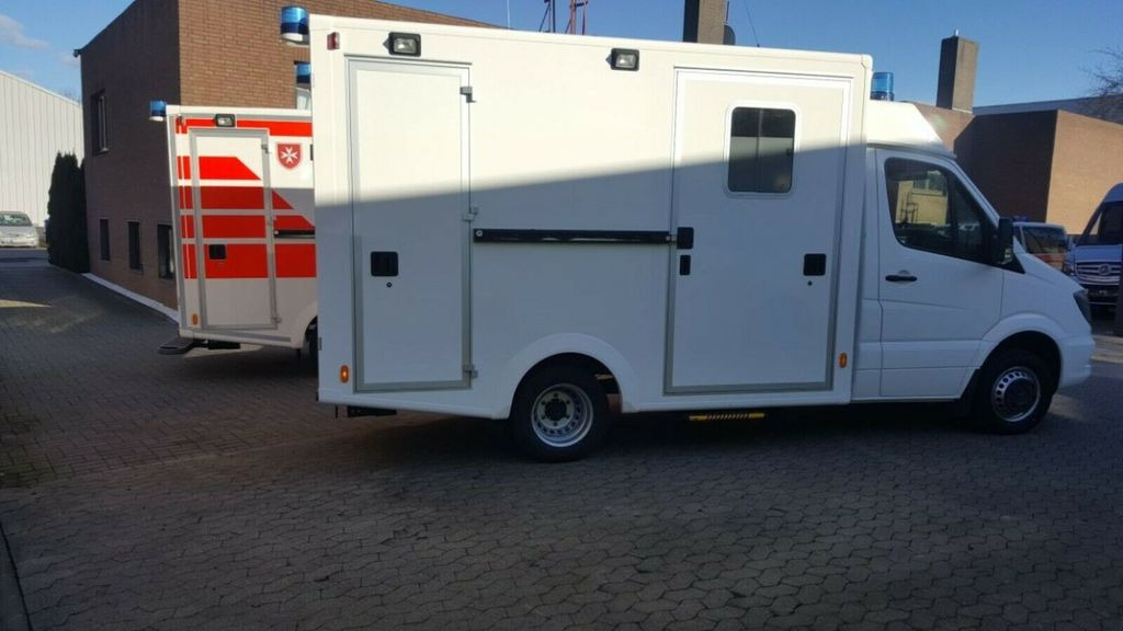 Mercedes-Benz Sprinter 519 4x4 / ATM 0km / Garantie Mercedes-Benz Sprinter 519 4x4 / ATM 0km / Garantie - Krankenwagen: das Bild 1 Mercedes-Benz Sprinter 519 4x4 / ATM 0km / Garantie Mercedes-Benz Sprinter 519 4x4 / ATM 0km / Garantie - Krankenwagen: das Bild 1