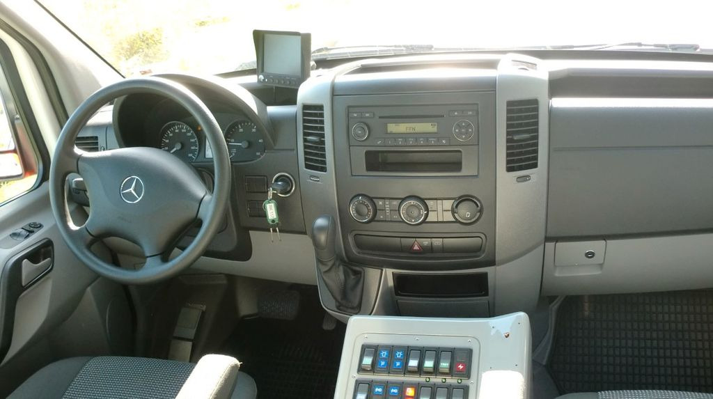 Krankenwagen Mercedes-Benz Sprinter 519 /  ATM 0km  4x on Stock: das Bild 10