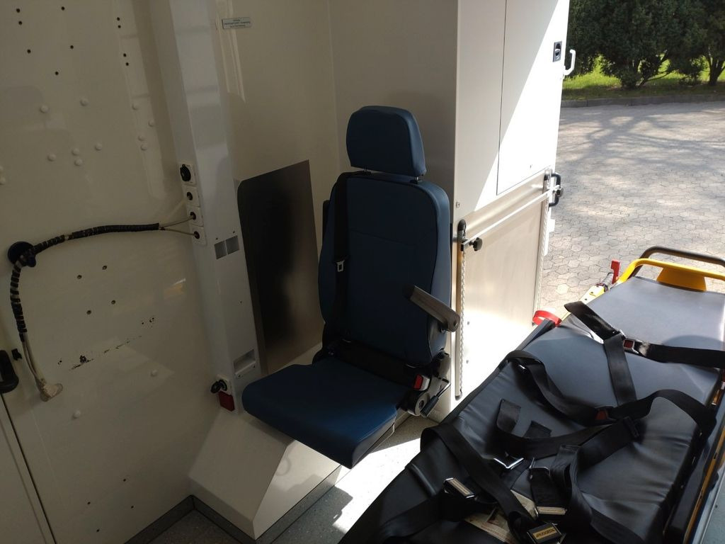 Krankenwagen Mercedes-Benz Sprinter 519 /  ATM 0km  4x on Stock: das Bild 9