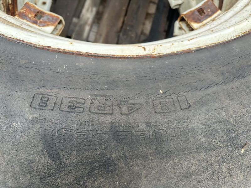 Goodyear 18.4 R38 - Felgen und Reifen: das Bild 3 Goodyear 18.4 R38 - Felgen und Reifen: das Bild 3