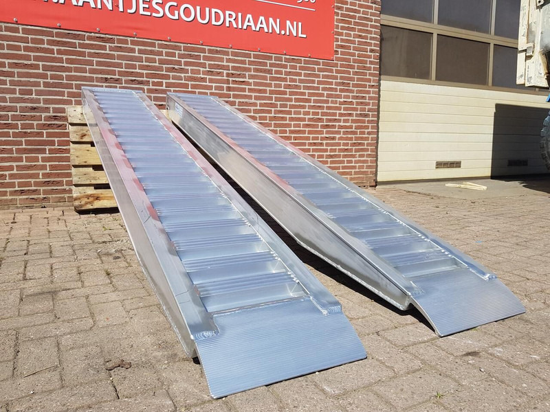 Oprijplanken 3000x450 mm - Verladerampe: das Bild 5 Oprijplanken 3000x450 mm - Verladerampe: das Bild 5
