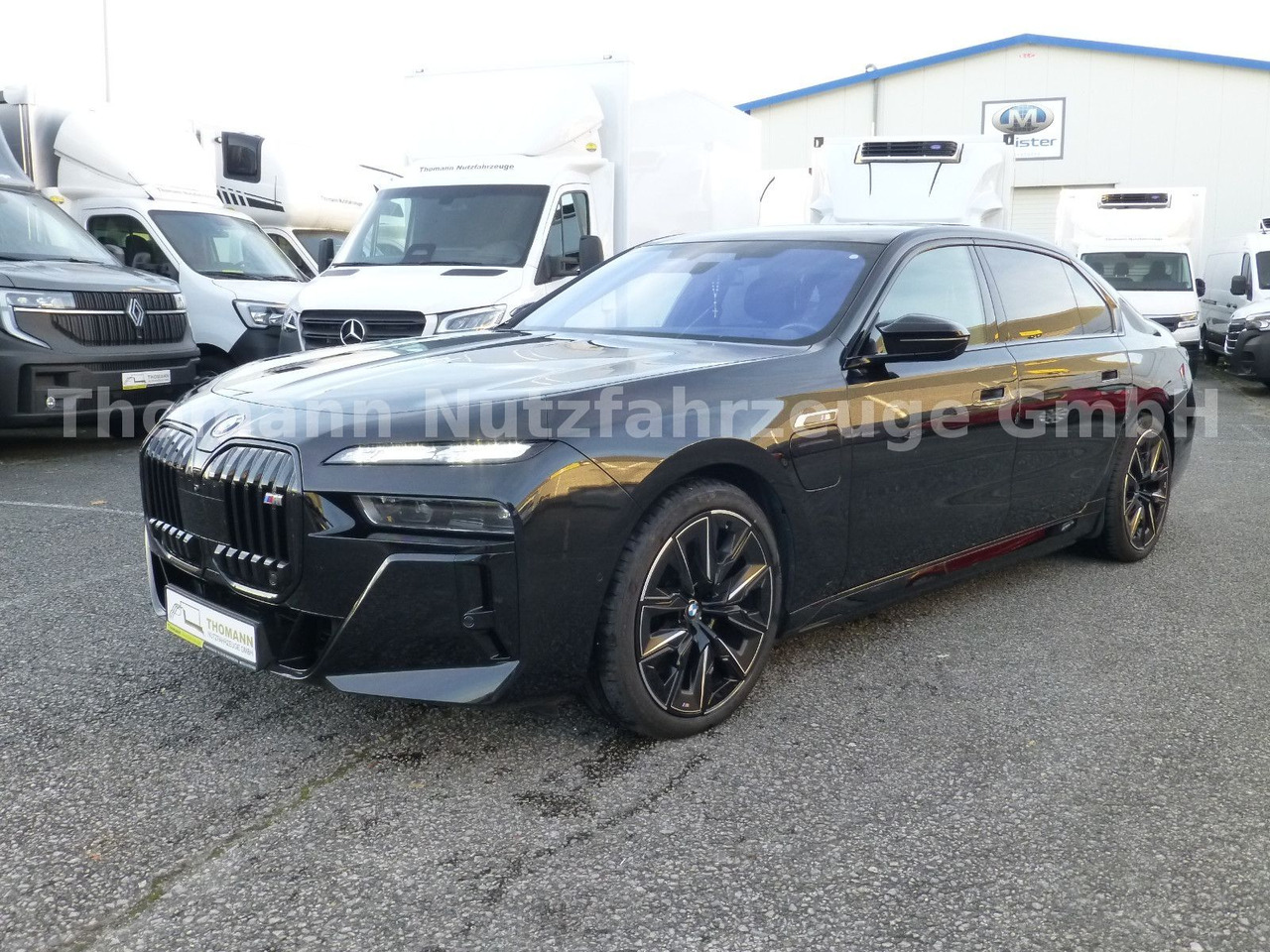 BMW M760 7 M760 e xDrive Cinema Sky Lounge 2x 21 Zol - Limousine: das Bild 1 BMW M760 7 M760 e xDrive Cinema Sky Lounge 2x 21 Zol - Limousine: das Bild 1