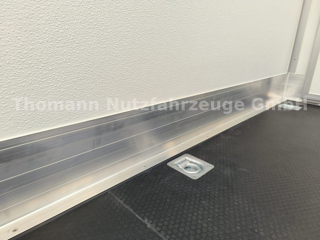 Peugeot Boxer Premium Koffer Extra Tief mit Klappe ! - Koffer Transporter: das Bild 2 Peugeot Boxer Premium Koffer Extra Tief mit Klappe ! - Koffer Transporter: das Bild 2